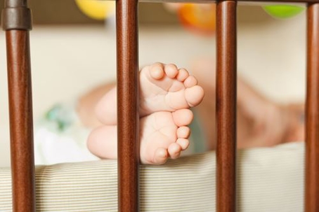 baby feet in crib